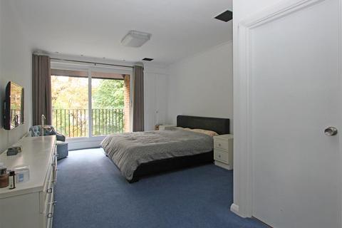 19 Campion Close, Croydon, CR0 5SN