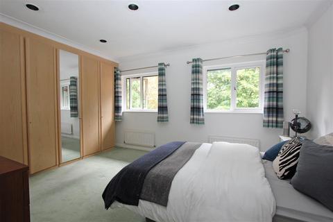19 Campion Close, Croydon, CR0 5SN