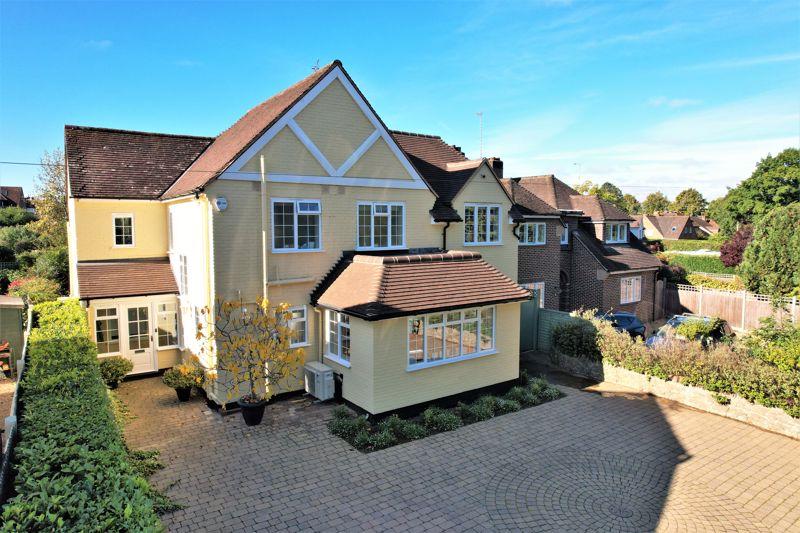 Waverley Lane, Farnham 4 bed detached house £1,350,000