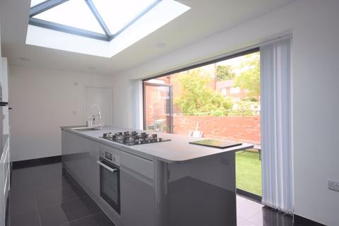 5 bedroom end of terrace house for sale - Manley Road, Rochdale