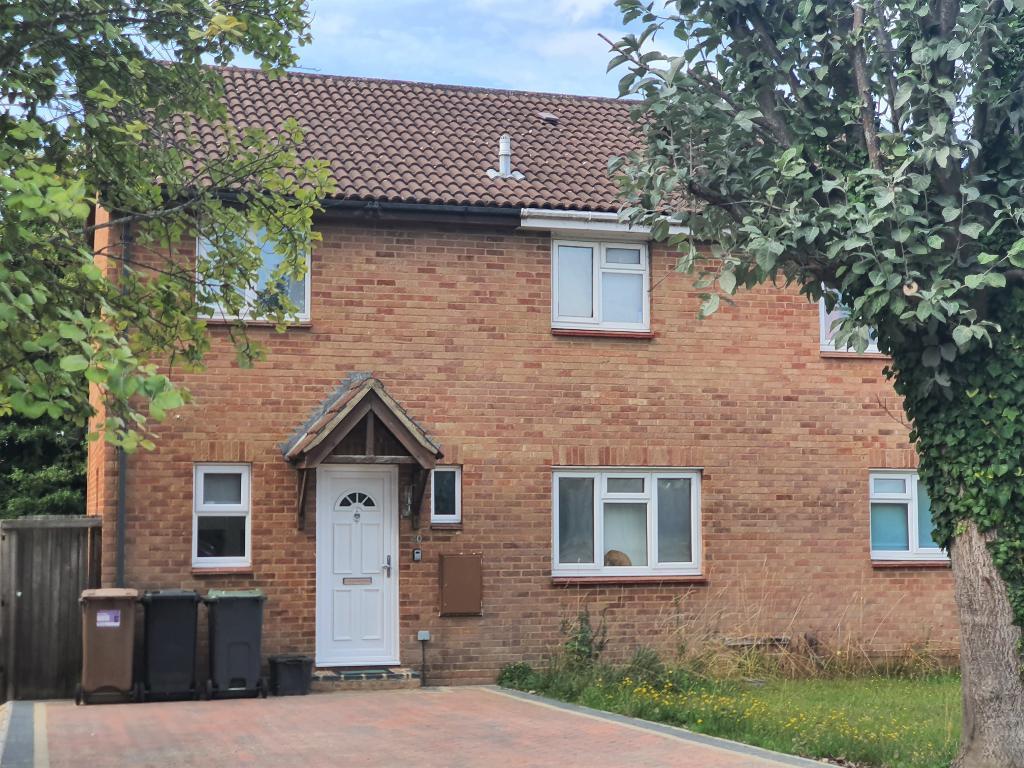 Glenfield Road, Luton, Bedfordshire, LU3 2HZ 2 bed house £1,000 pcm