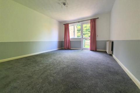 2 bedroom house to rent, Glenfield Road, Warden Hills, Luton, LU3 2HZ