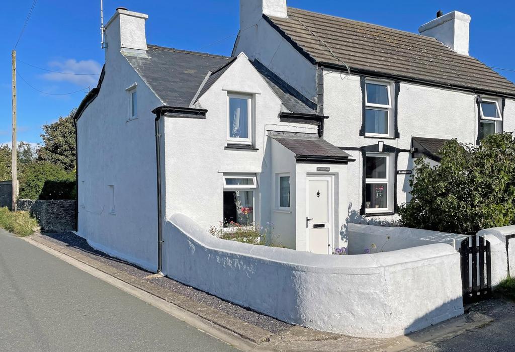 Burwen, Amlwch, Isle of Anglesey, LL68 2 bed end of terrace house for