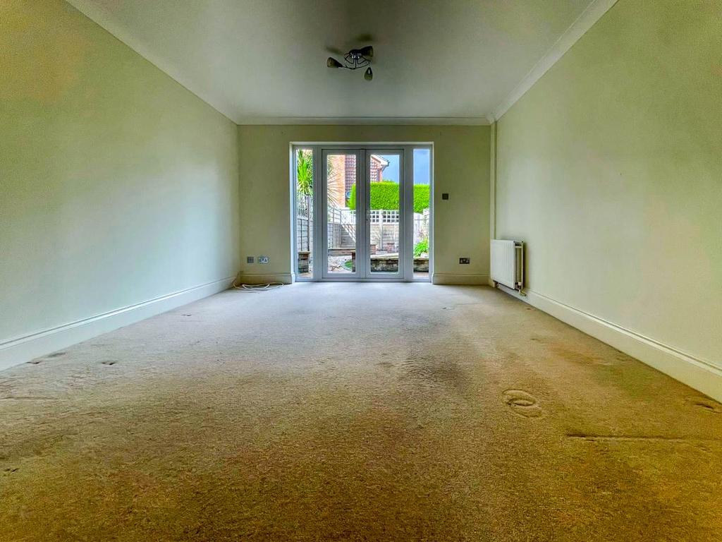 Antler Drive, New Milton, Hampshire 2 bed terraced house £1,200 pcm