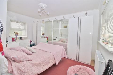 4 bedroom semi-detached house for sale - Hockenden Lane, Swanley