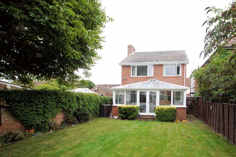 Seymour Road, LeeOnTheSolent, PO13 4 bed detached house £399,995