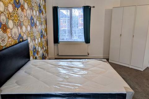 3 bedroom semi-detached house to rent, Anchor Crescent, Hockley, Birmingham, B18 5SL
