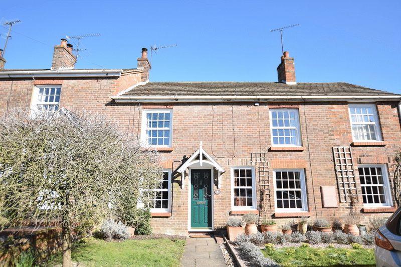 Wigginton Bottom, Tring 2 bed cottage £1,295 pcm (£299 pw)