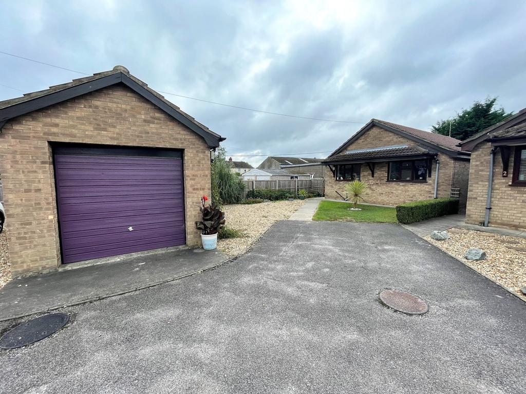 Queensway Court, Saxilby, LN1 2 bed detached bungalow £200,000