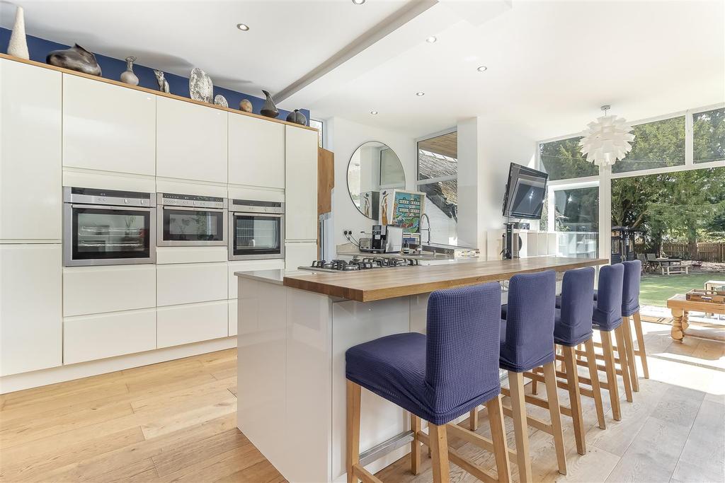 Tewit Well Road, Harrogate 6 bed detached house £900,000