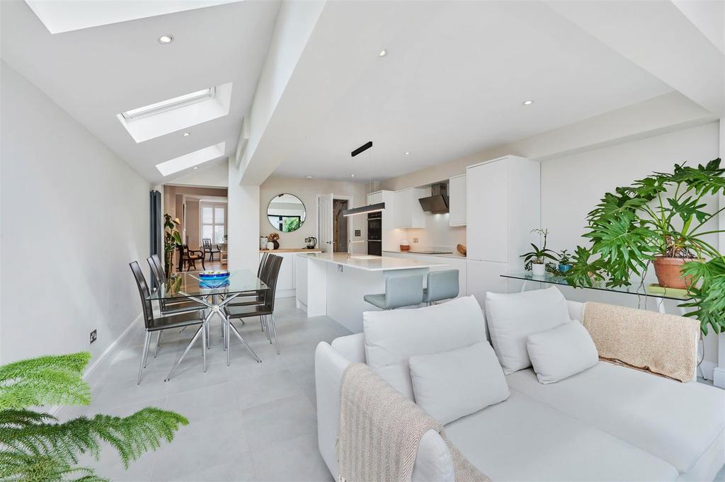 White Hart Lane, Barnes, SW13 5 bed terraced house for sale £1,500,000