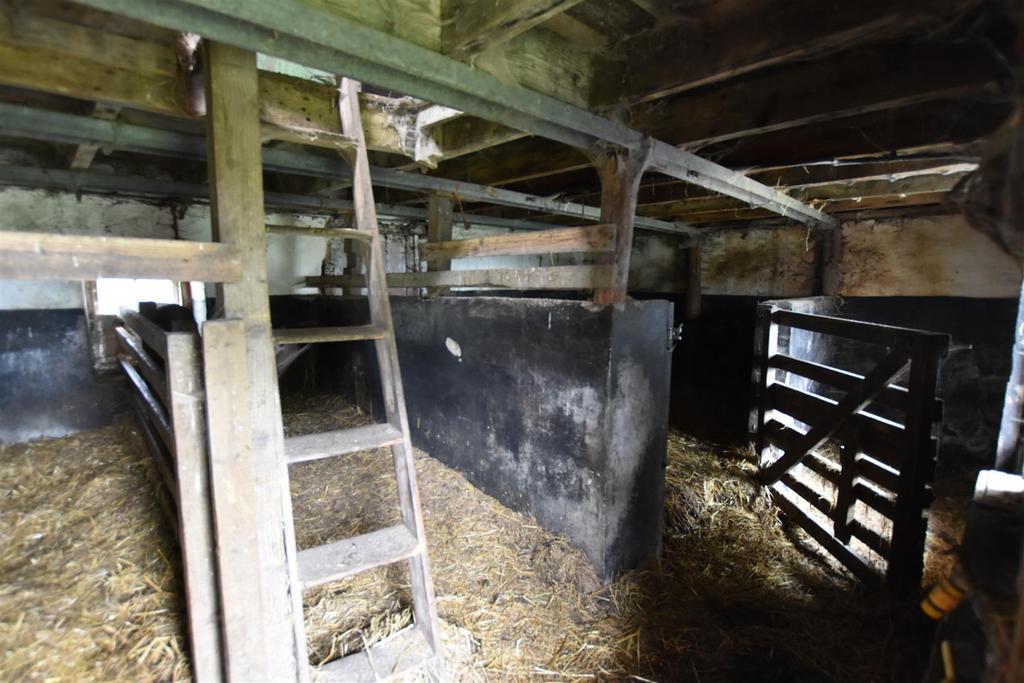 Outbuilding 4.JPG