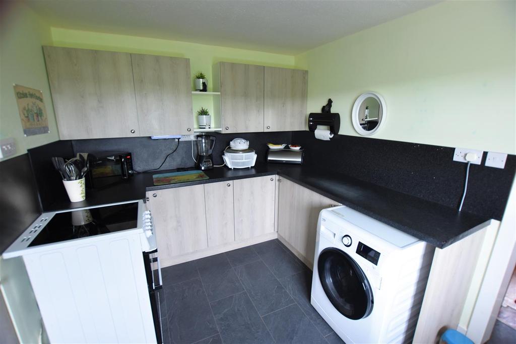 Kitchen 2.JPG