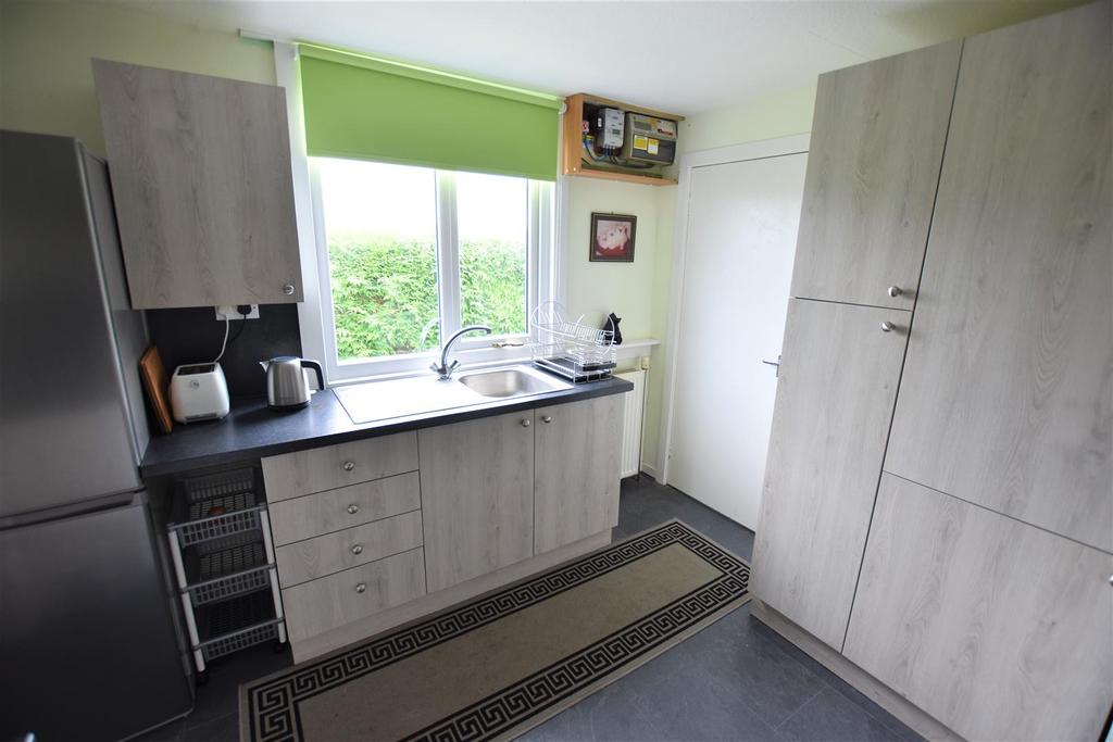 Kitchen 3.JPG