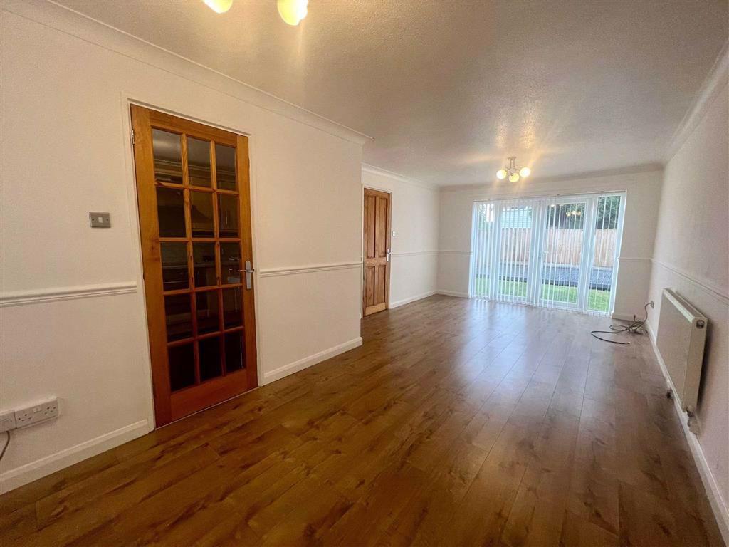 Hayfield Close, Staveley... 3 bed terraced house £750 pcm (£173 pw)