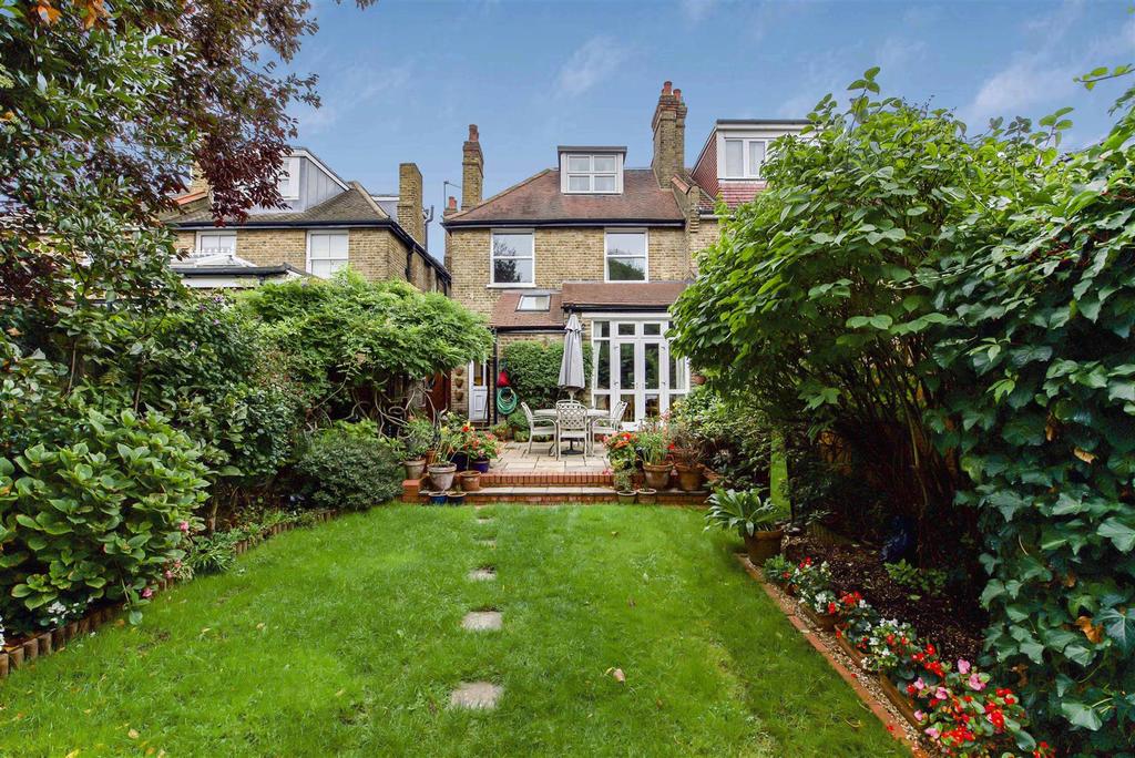 Thornbury Road, Isleworth 5 bed semidetached house £950,000
