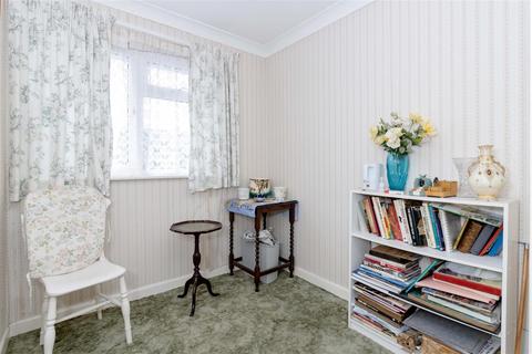 105 Boxgrove, Goring By Sea, Worthing, BN12 6LX