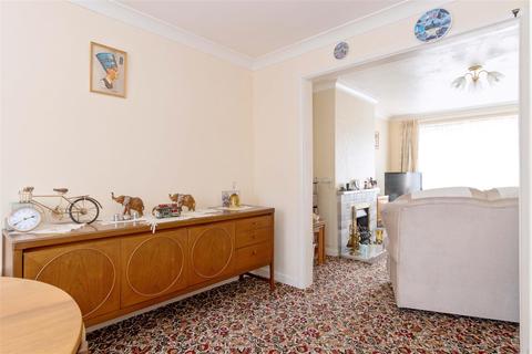 105 Boxgrove, Goring By Sea, Worthing, BN12 6LX