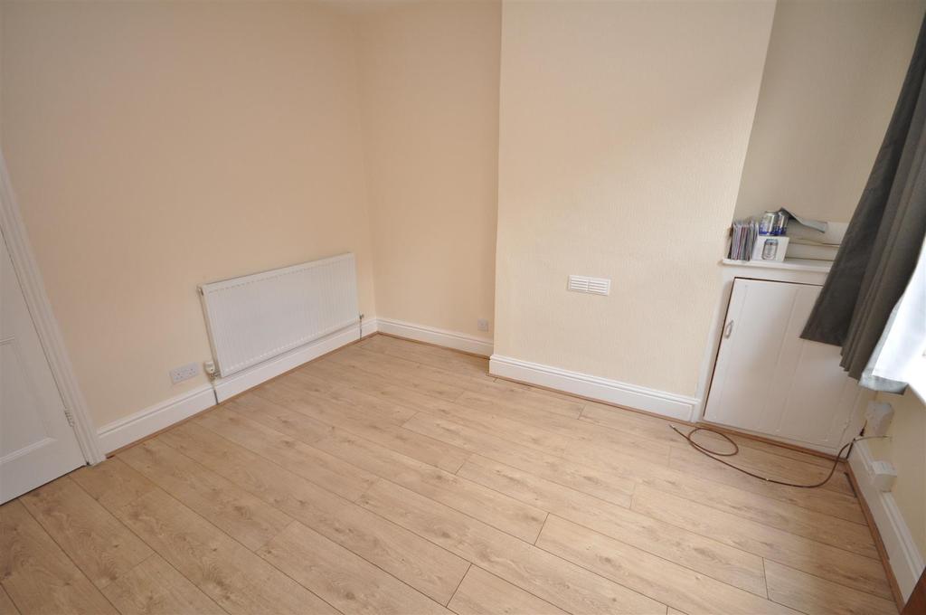 Morton Street, Leamington Spa 3 bed terraced house £1,050 pcm (£242 pw)