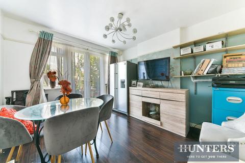2 Templecombe Way, Morden, SM4 4JG