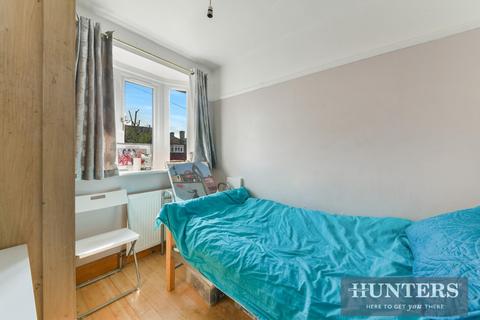 2 Templecombe Way, Morden, SM4 4JG