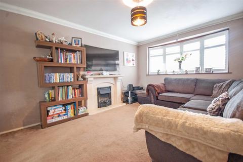 3 bedroom semi-detached house for sale - Downsway, Springfield, Chelmsford