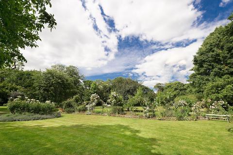18 Edwardes Square, London, W8 6HE