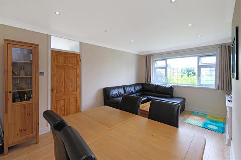 8 Hale Close, London, E4 6SA
