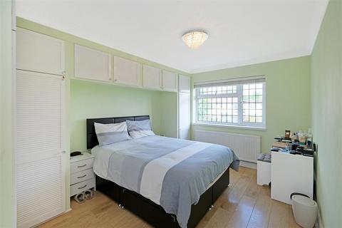 8 Hale Close, London, E4 6SA
