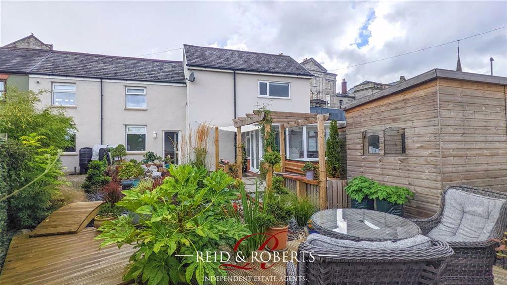 Stamford Cottages, Halkyn Road, Holywell, Flintshire, CH8 3 bed semi