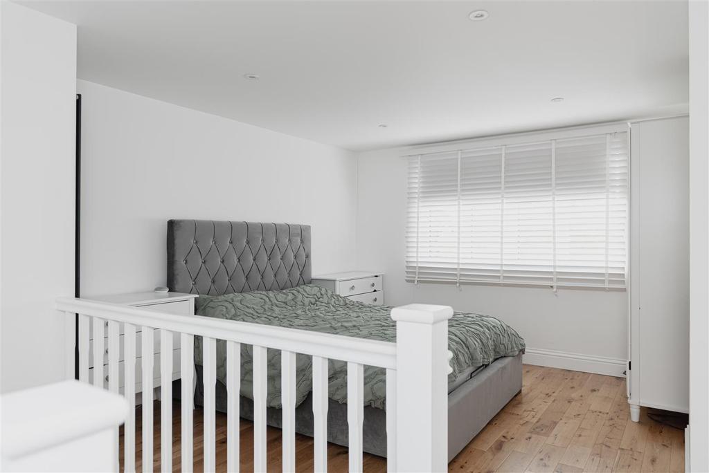 Alpine Road, Redhill 3 bed house £475,000
