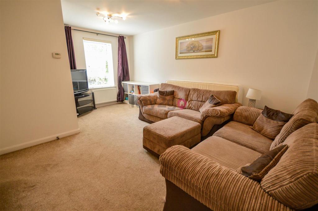 Ryburn Road, Waverley, Rotherham 3 bed end of terrace house £950 pcm (£219 pw)