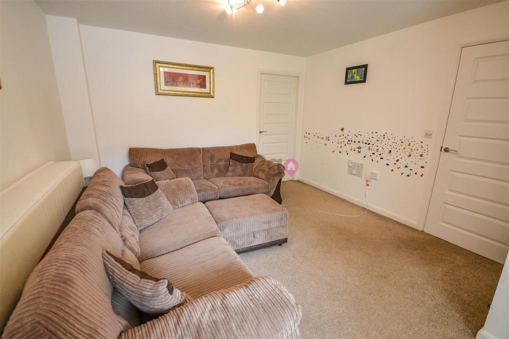 Ryburn Road, Waverley, Rotherham 3 bed end of terrace house £950 pcm (£219 pw)