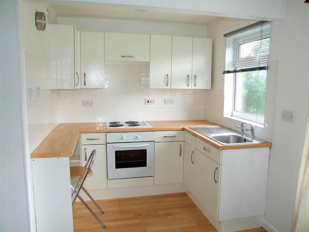 Partridge Close, Eckington, S21 Studio £395 pcm (£91 pw)