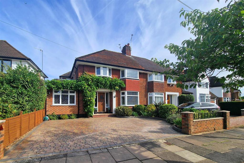 Harford Drive, Watford 4 bed semidetached house £1,000,000