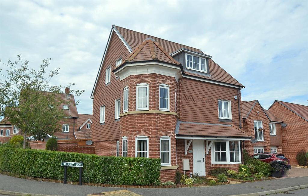 Hedley Way, Hailsham 4 bed detached house £485,000