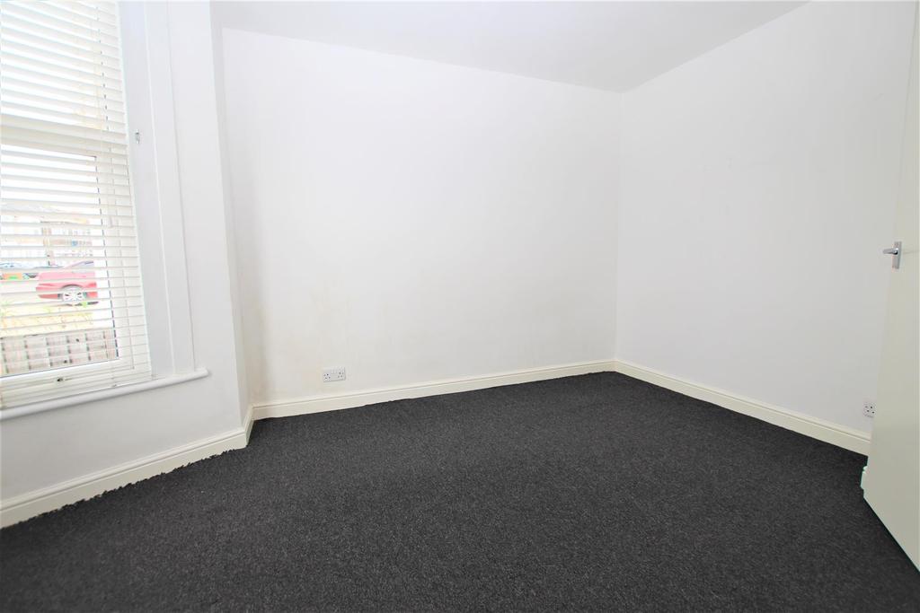 Elgin Road, Seven Kings, London 1 bed flat £1,050 pcm (£242 pw)