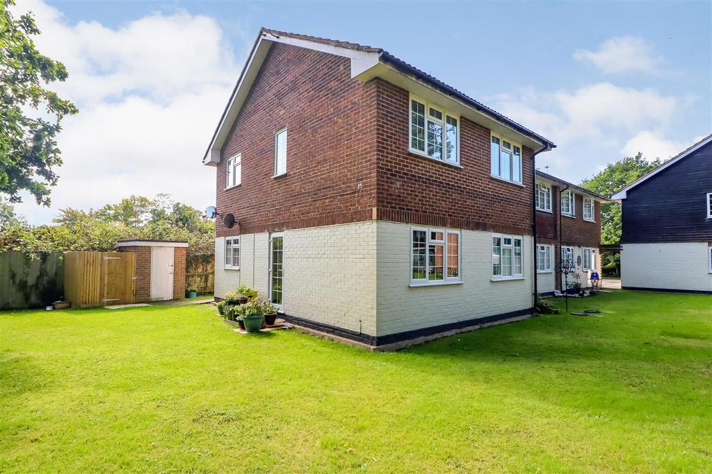 Wickhurst Gardens, Broadbridge Heath... 1 bed £190,000