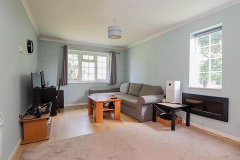 14 Wickhurst Gardens, Broadbridge Heath, Horsham, RH12 3LE