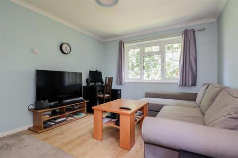 14 Wickhurst Gardens, Broadbridge Heath, Horsham, RH12 3LE