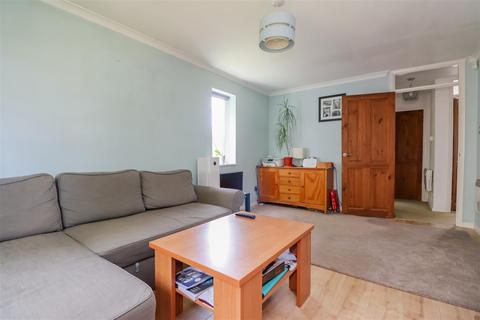 14 Wickhurst Gardens, Broadbridge Heath, Horsham, RH12 3LE