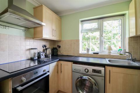 14 Wickhurst Gardens, Broadbridge Heath, Horsham, RH12 3LE