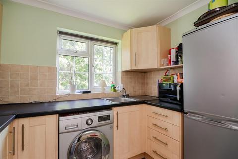 14 Wickhurst Gardens, Broadbridge Heath, Horsham, RH12 3LE