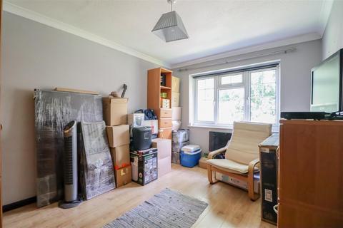 14 Wickhurst Gardens, Broadbridge Heath, Horsham, RH12 3LE