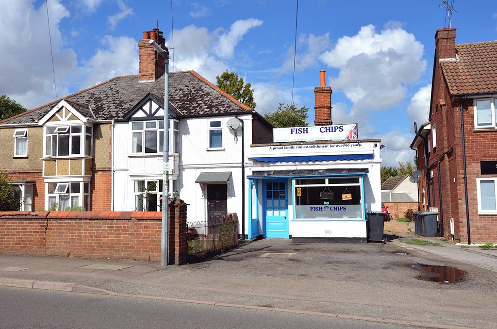 Regent Street, Stotfold, SG5 3 bed semidetached house £375,000