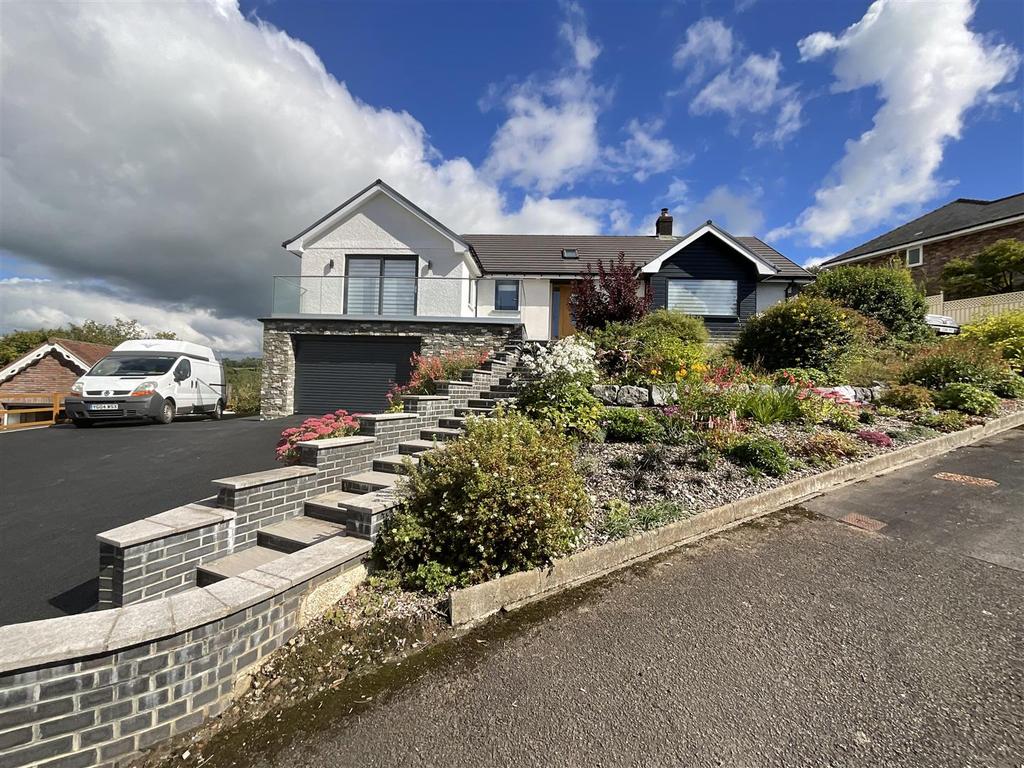 Brynmawr Avenue, Ammanford 3 bed detached bungalow £399,950