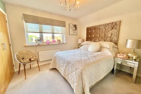 3 bedroom semi-detached house for sale - Telham Close, Battle