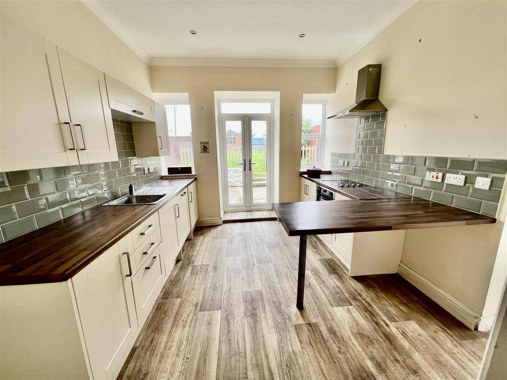 New Road, Ammanford 3 bed semidetached house for sale £189,950