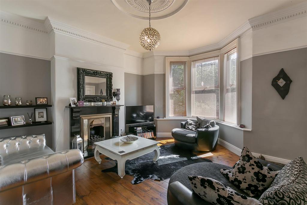 St. Terrace, Jesmond... 2 bed flat £230,000