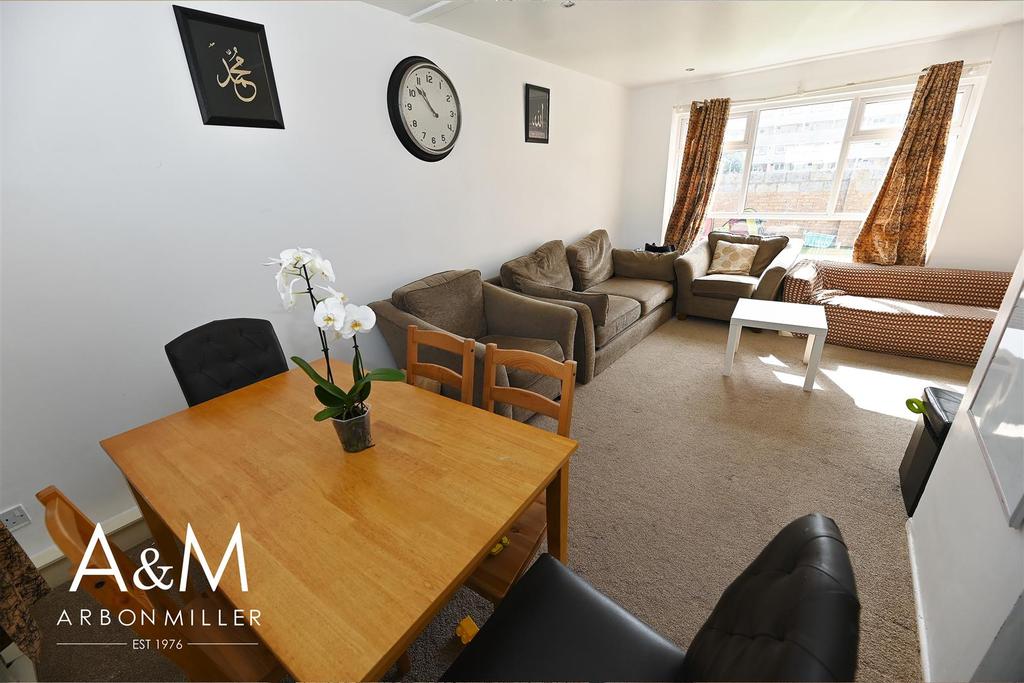 Limes Avenue, Chigwell 3 bed semidetached bungalow £425,000